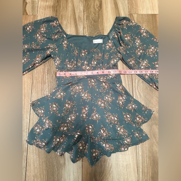 Altar’d State Weslia Floral Romper XS Long Sleeve Shorts Green Peasant Sleeve - Picture 13 of 16